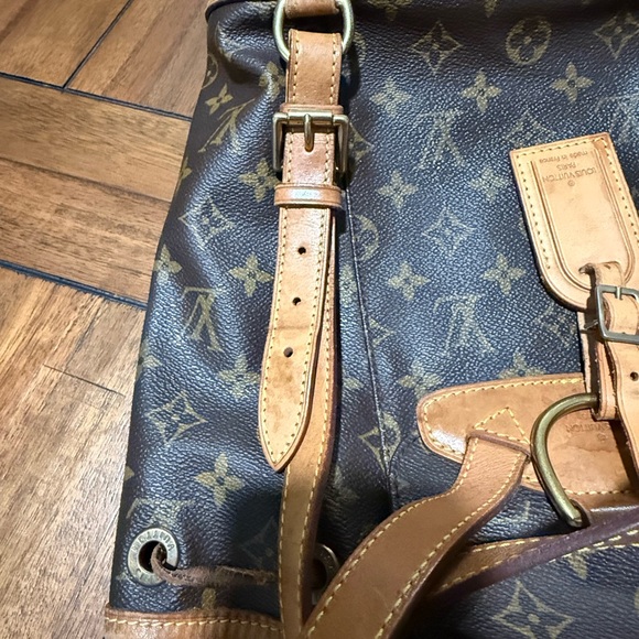Black Friday Deal!!! Authentic Louis Buitton Monogram Montsouris MM Backpack - Picture 7 of 13